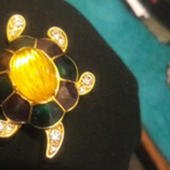 Gold Turtle Pin - Picture 3 of 3